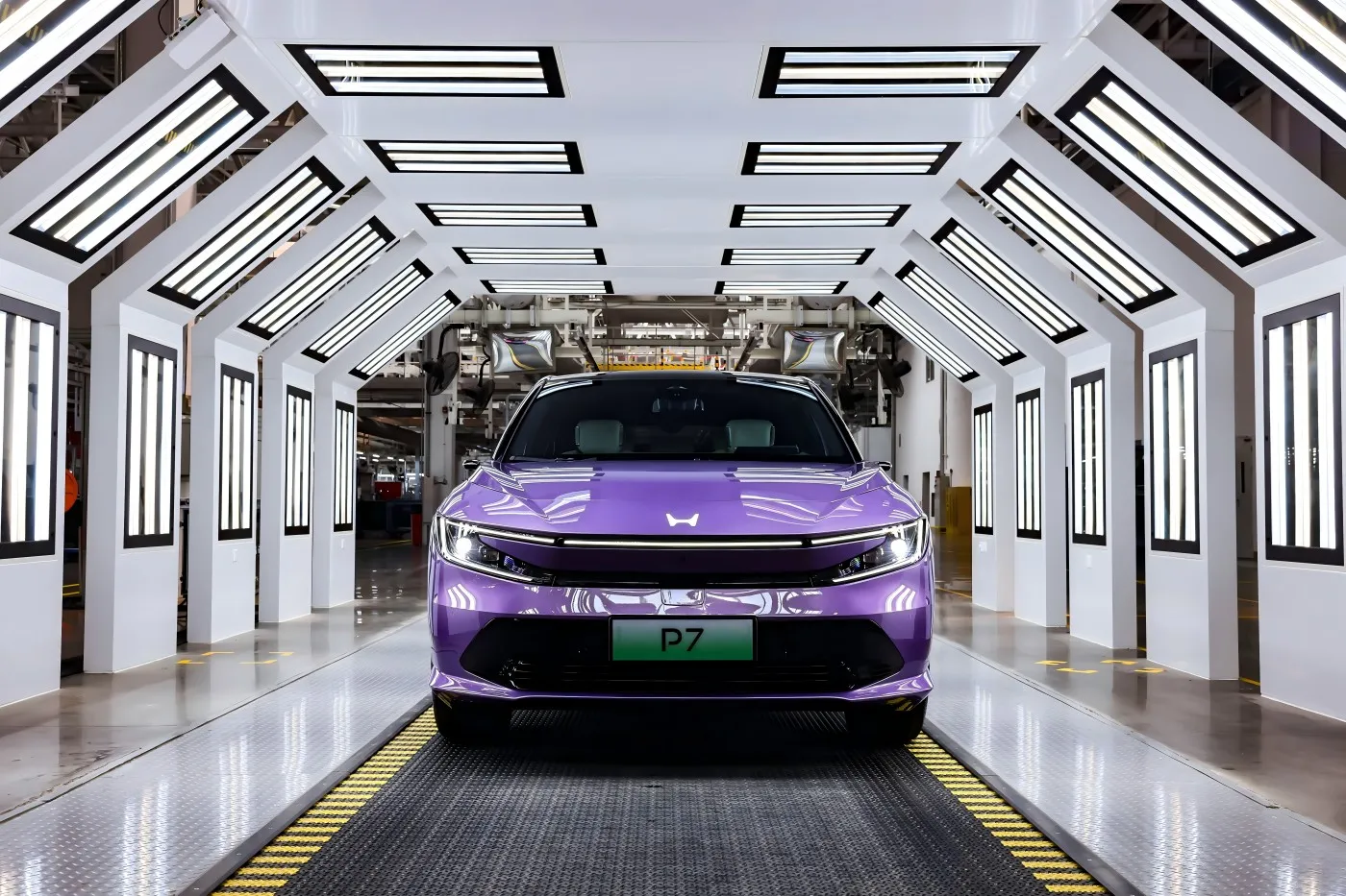 GAC Honda P7 официально снял производственную линию. Он позиционируется как внедорожник среднего размера и, как ожидается, в будущем запустит еще два электромобиля.