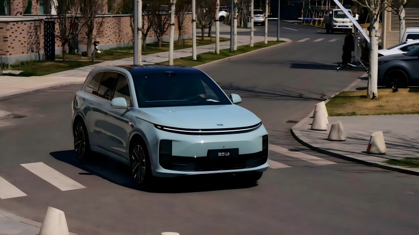 Официальные изображения нового идеального L6 дебютируют на автосалоне в Шанхае. Он примет совершенно новый лидар и получит обновленный чип.