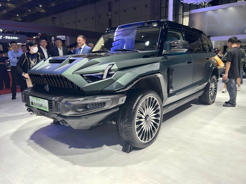 Автосалон Shanghai 2025 года: Mengshi 917 Jiaolong Battle Armor Long - Wheel Base Edition составляет 1,098 миллиона юаней и ограничено 199 единицами.