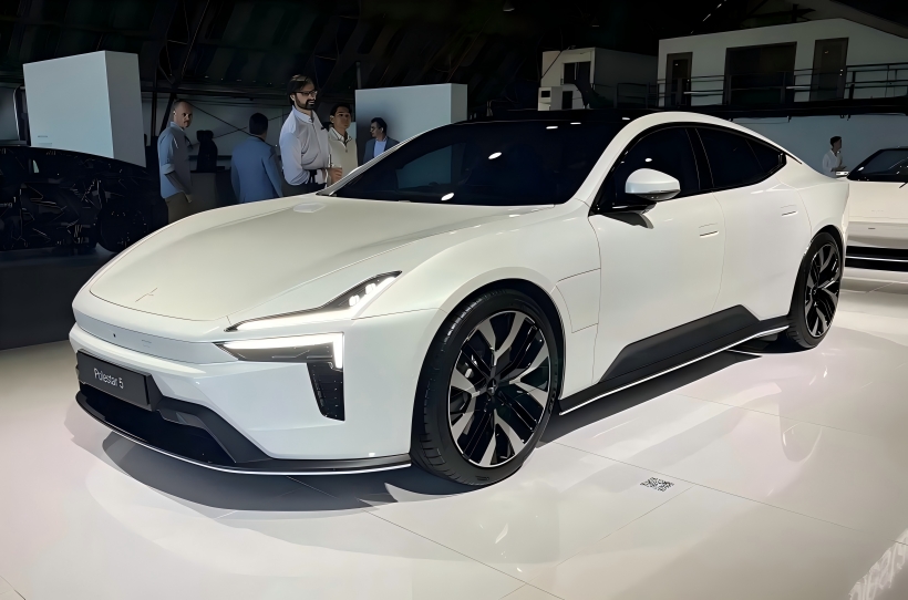 Polestar 5 с максимальной мощностью 884 лошадиных силы официально дебютирует на Международном автосалоне в Мюнхене в сентябре.