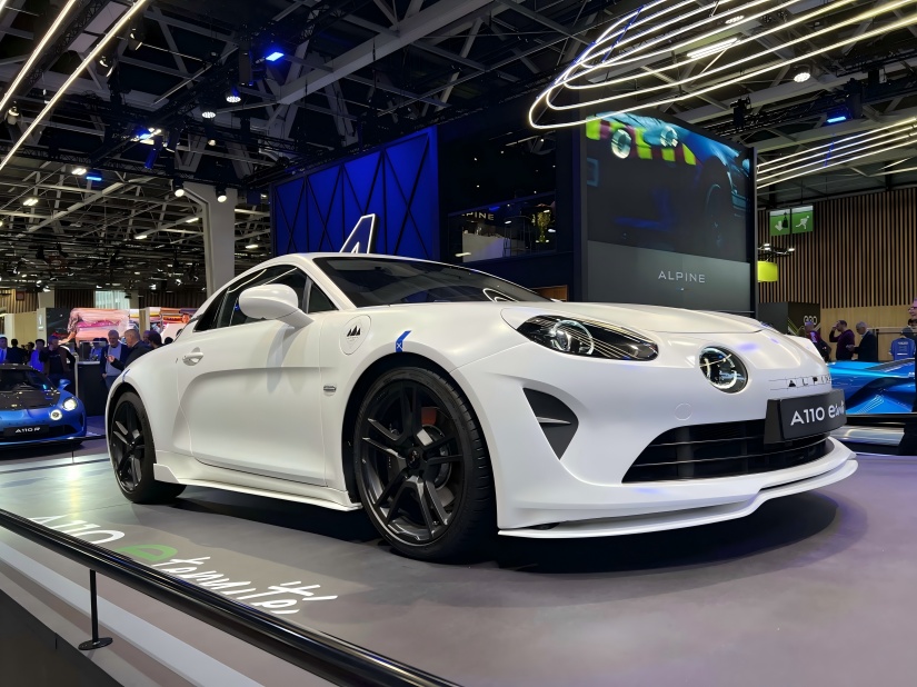 Представлен тизер Alpine A110 EV; Запуск запланирован на 2026 год.